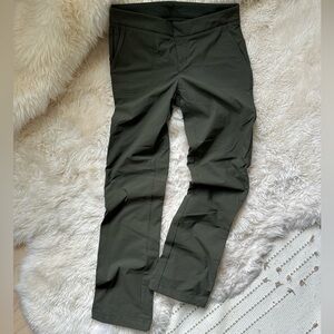 Womens Athleta hiking athelisure casual wear pants olive green size 10